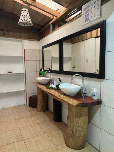 Bathroom 3, El Zota Hotel, Pococí