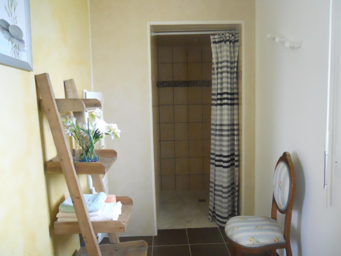 Bathroom 3, Chambres d'Hotes La Ferme du Bout de la Ville, Seine-Maritime