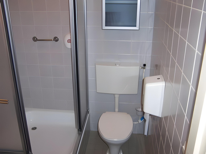 Bathroom 4, Hotel Faber, Zandvoort
