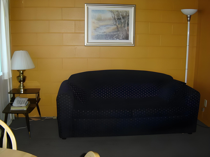 Bedroom 3, Flamingo Motel, Okanagan-Similkameen