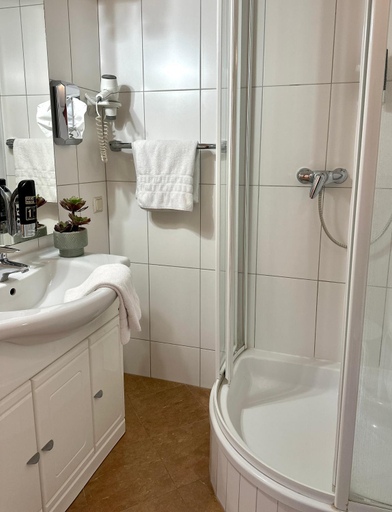 Bathroom 3, Landhotel Stegersbach, Güssing