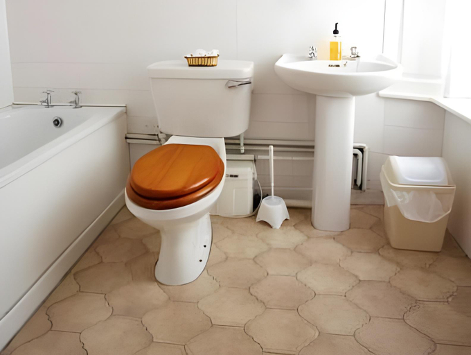 Bathroom 4, St Ronan's Hotel, Scottish Borders