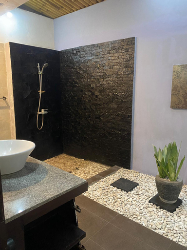 Bathroom 22