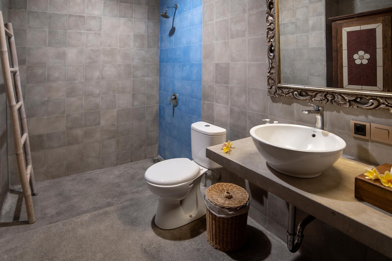 Bathroom 12