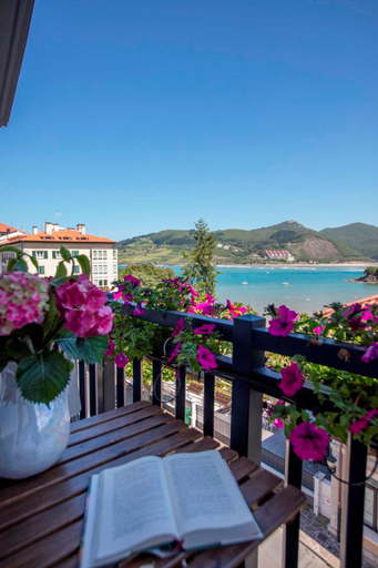 Others 3, Apartamentos Mundaka, Vizcaya