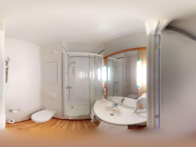 Bathroom 10