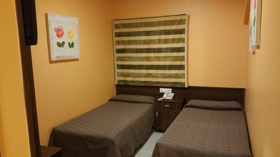 Bedroom 3, Hotel Leon, Huelva