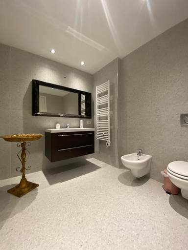 Bathroom 7