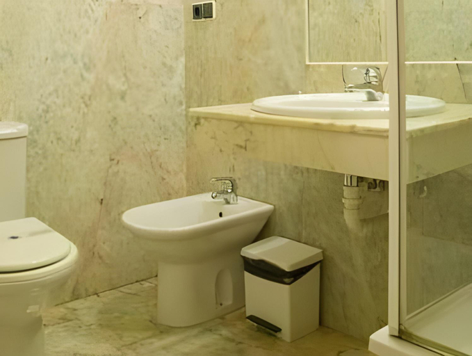 Bathroom 3, Revolutum Hostel, Salamanca