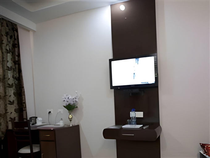 Bathroom 4, The Pelican Hotel, Chandigarh