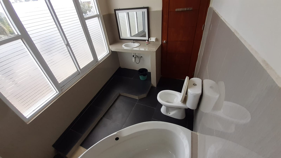 Bathroom 12