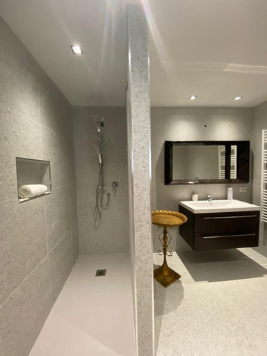 Bathroom 9