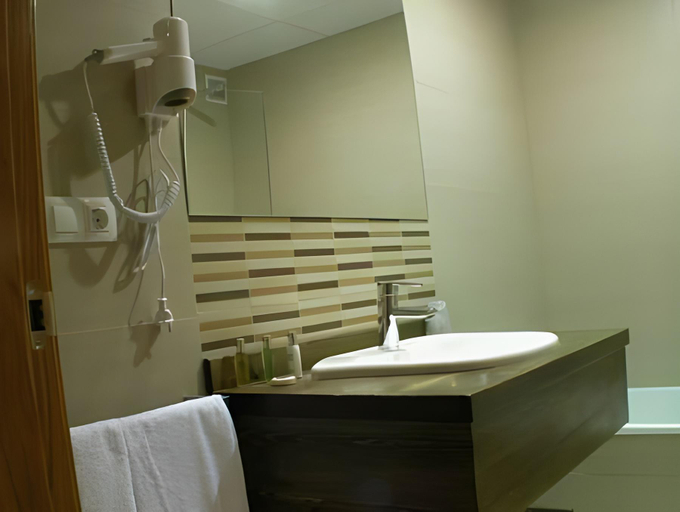 Bathroom 4, Hotel Portal Del Matarrana, Teruel
