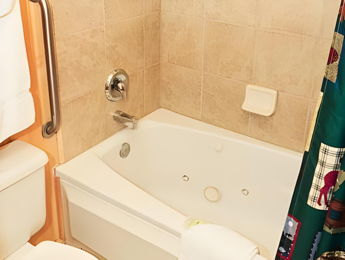 Bathroom 3, Cabin Creek Inn, Lincoln