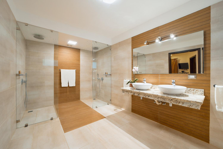 Shower 2, Oasi, Talamanca