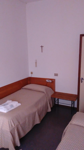 Bedroom 4, Casa per ferie Al Centro, Belluno
