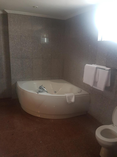 Bathroom 3, The Vic Hotel, Kisumu Central