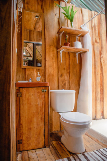 Bathroom 3, El Gato Rojas Surf Hostel, Puntarenas