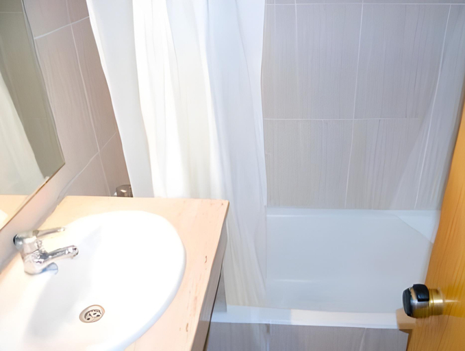 Bathroom 2, APARTAMENTOS ALTA GALDANA PLAYA, Baleares