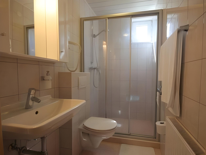 Bathroom 4, Hotel Altmann, Wien