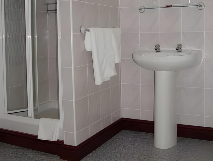 Bathroom 4, The Appleby Inn Hotel, Leicestershire