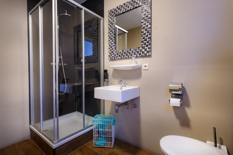 Bathroom 4, Hotel Santa Maria, Rotterdam