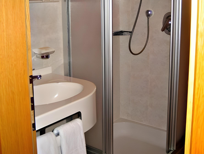 Bathroom 4, Hotel Miramonti Badia, Bolzano