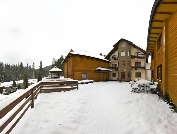 Exterior & Views 1, Hotel Vedmezhyi Dvir, Iaremchans'ka