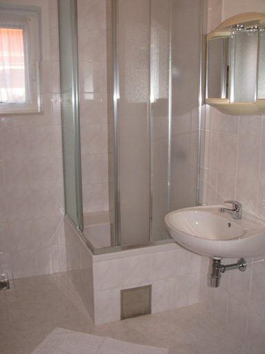 Bathroom 3, Apartments & Rooms Pierino, Bol
