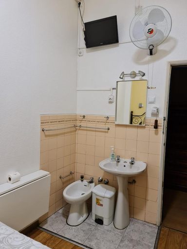 Bathroom 3, Pensao Residencial Flor dos Cavaleiros, Lisbon