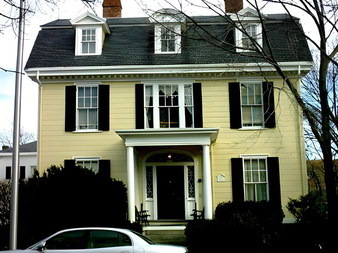 Exterior & Views