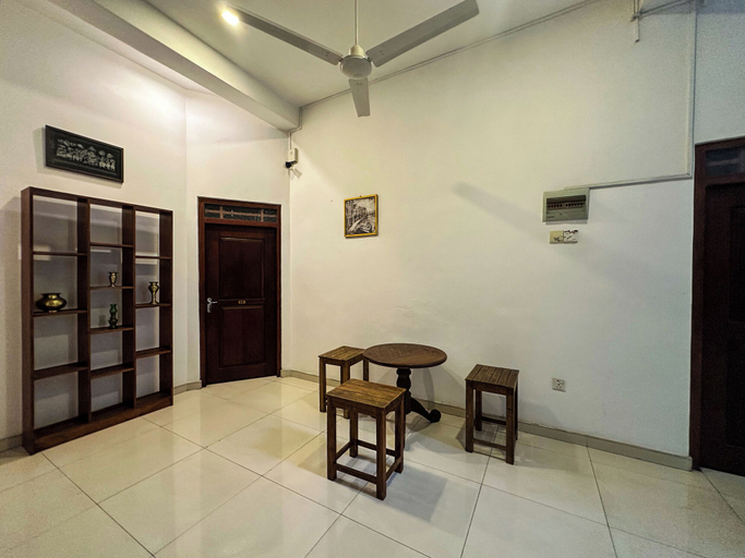 Others 4, New Panda House, Galle Four Gravets