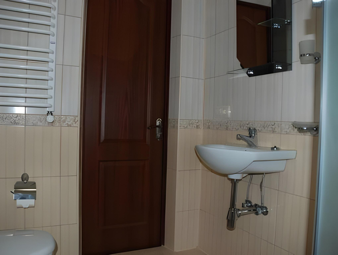 Bathroom 3, Anastasiya GOLD, Iaremchans'ka