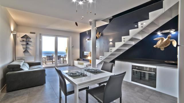 Dining Room 9