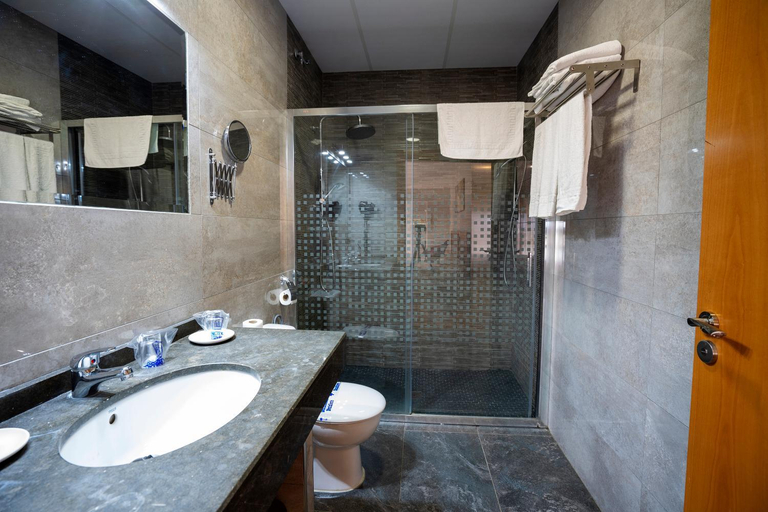 Bathroom 4, Hotel Los Barruecos by Croma, Cáceres