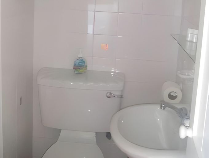 Bathroom 4, River Meadows B&B