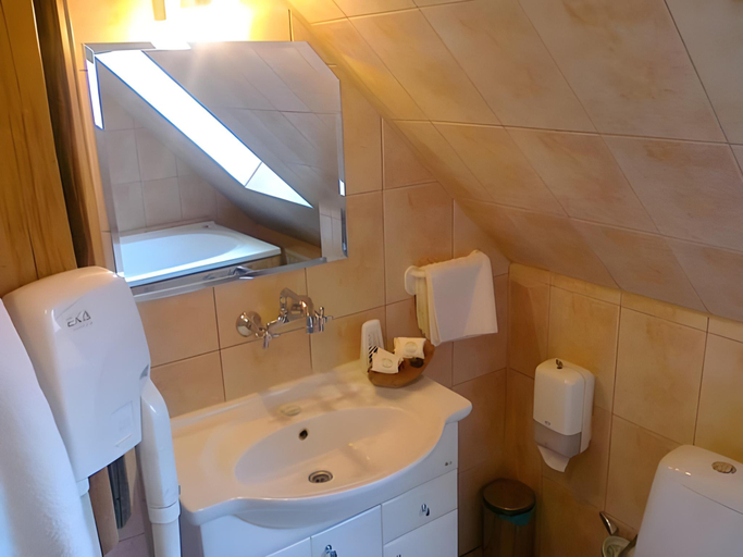 Bathroom 2, Zajazd Cicha Woda, Nowy Targ