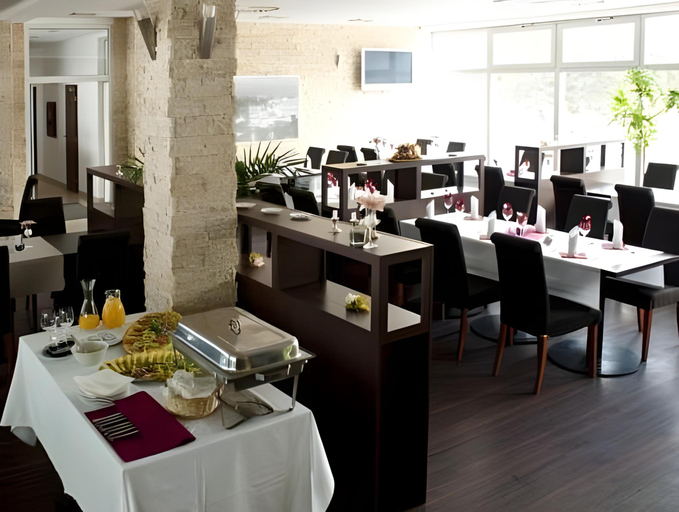 Food & Drinks 4, Hotel River, Nitra