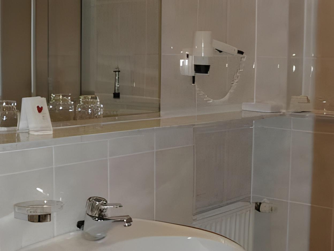 Bathroom 2, Schaperkrug, Celle