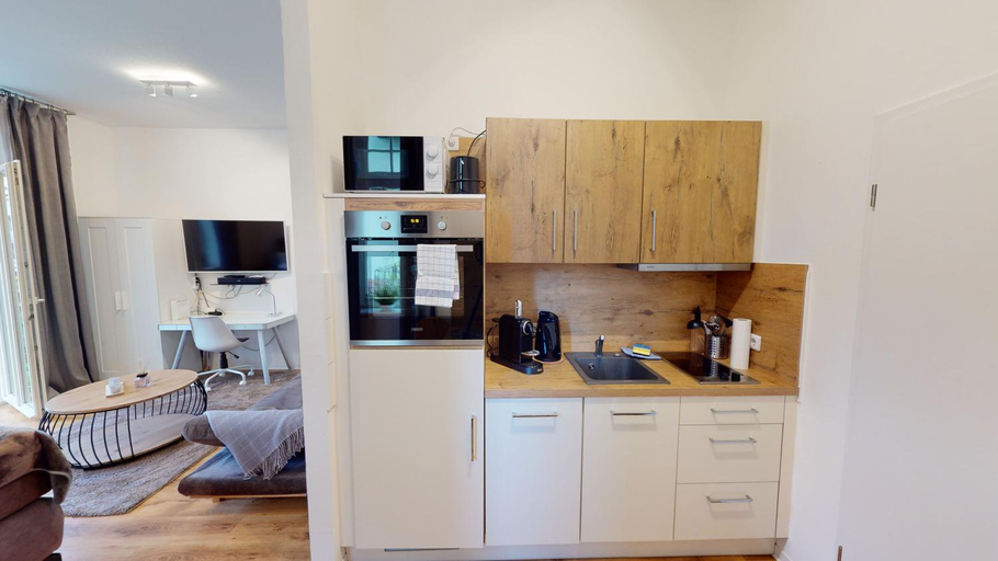 2, SweetHome - Business-Apartment mit Kuche, Terrasse, Stellplatz, Magdeburg