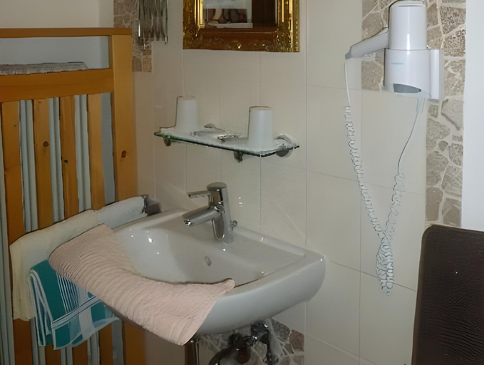 Bathroom 4, Alpenappartements Schwalbennestl, Garmisch-Partenkirchen