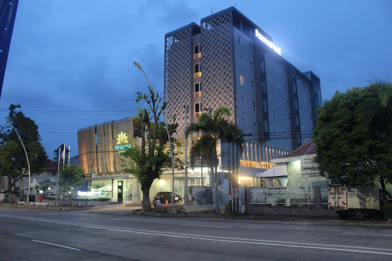 Exterior & Views 26