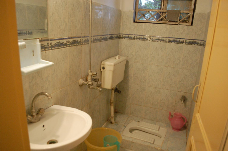 Bathroom 4, KHYBER INN, Islamabad