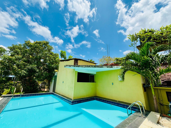 Others 5, Hostel 98, Thissamaharama