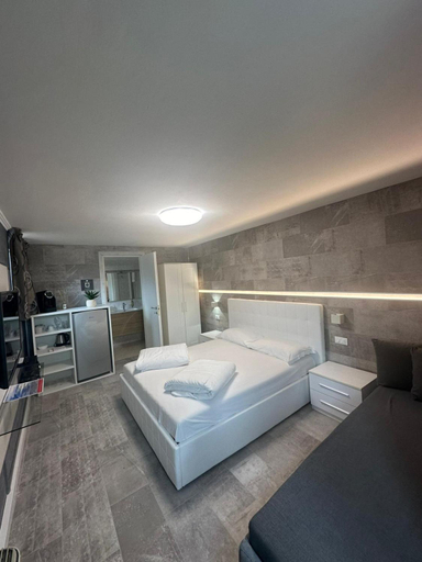 3, Residence delle Rose, Brescia
