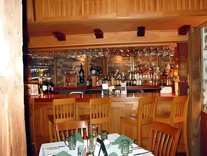 Others 4, Three Chimneys Inn, Strafford
