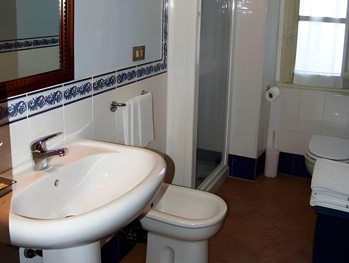 Bathroom 4, Villa Pardi, Pescara