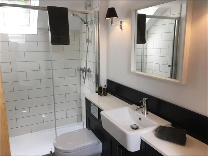 Bathroom, Penestaer, Ceredigion