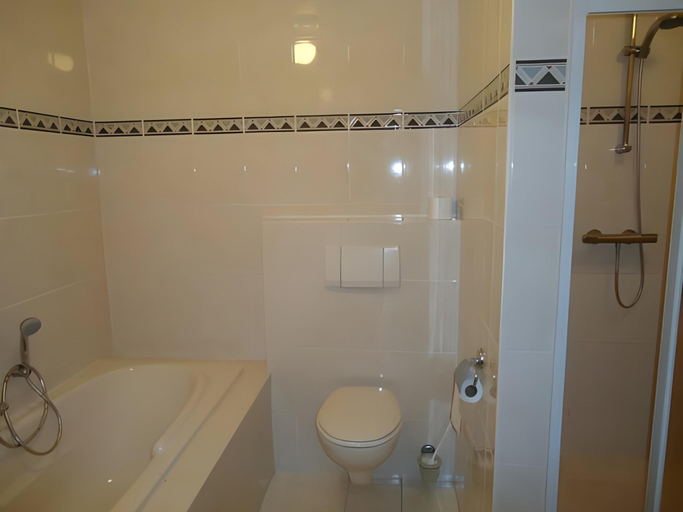 Bathroom 2, Hotel Restaurant de Jong, Ameland
