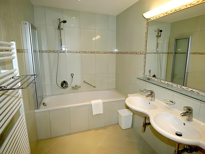 Bathroom 2, Hotel Venter Bergwelt, Imst
